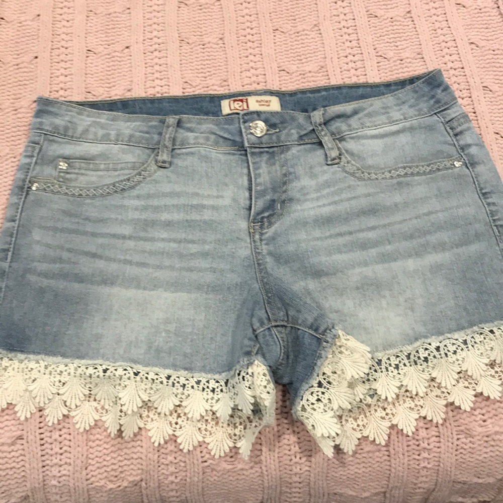 Lei shorts 9 - Picture 1 of 4
